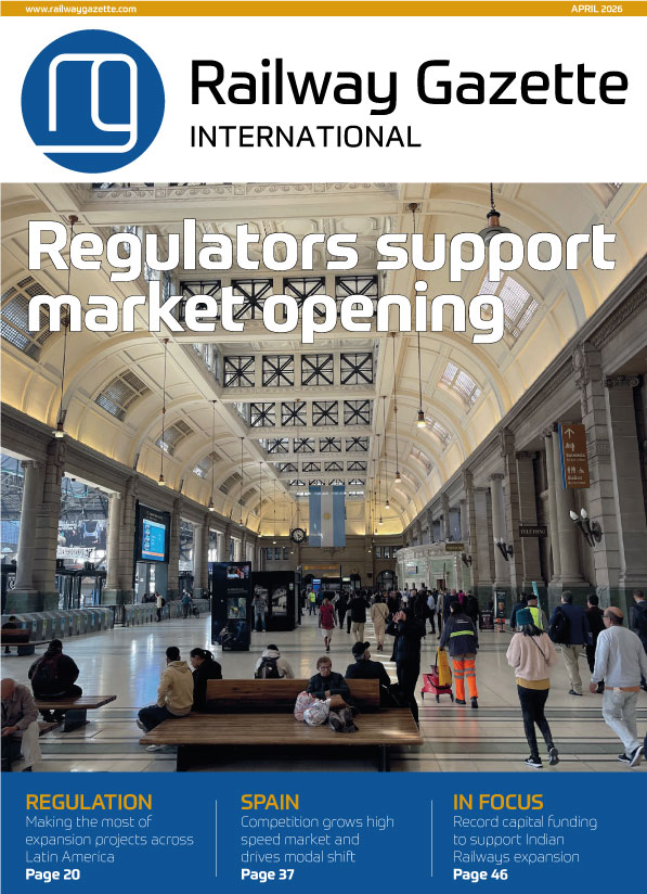 Couverture de Railway Gazette International d’avril 2026, « Regulators support market opening », avec le hall d’une grande gare